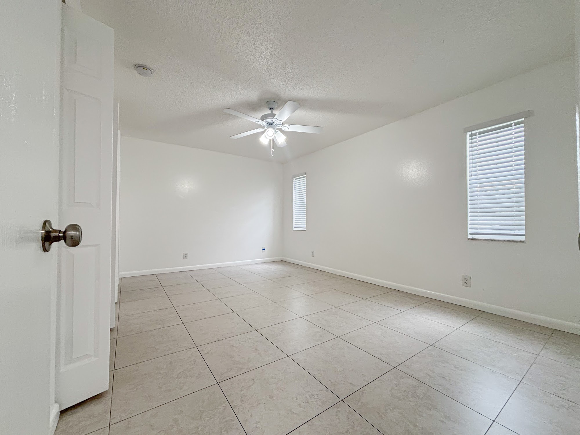 UPDATED 2 BED 1 BATH UNIT property photo 11