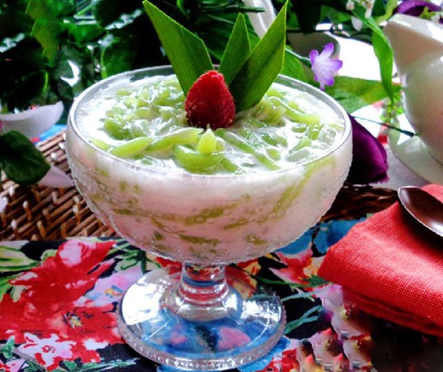 Chè Bánh Lọt Nước Cốt Dừa