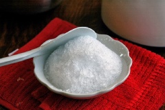 Rồi thêm nước dừa nữa là có thể thưởng thức rồi. Hay các ấy cũng có thể cho đá bào ra bát xúc ăn cũng rất ngon.