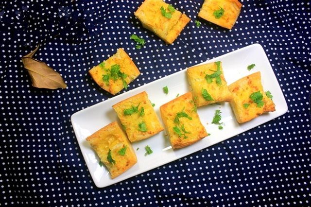 Bánh Mì Nướng Bơ Tỏi Kiểu Pháp