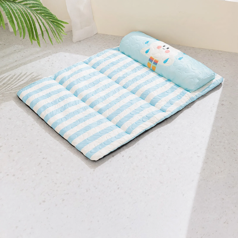 Breathable pet mat with border