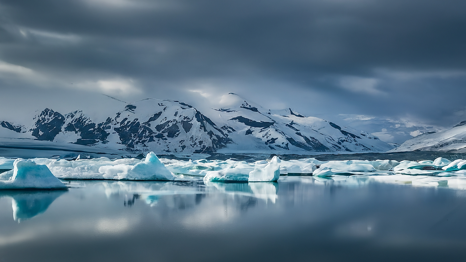 AI 생성 이미지: 대규모 마이크로서비스에서 데이터 일관성 유지 전략
