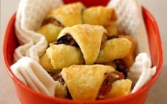 Bánh đã ra lò, thơm phức và nóng giòn đây. Bạn có thể thay thế chocolate đen bằng nho khô nếu thích nhé!