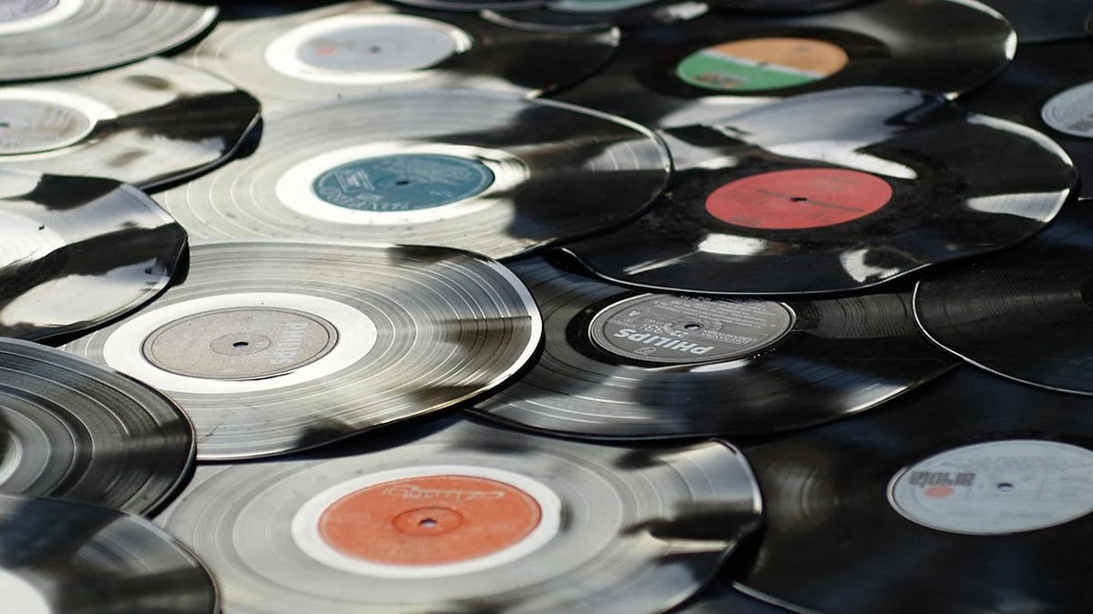 미디어 플랫폼 사용자 데이터 수집과 알고리즘 작동 원리