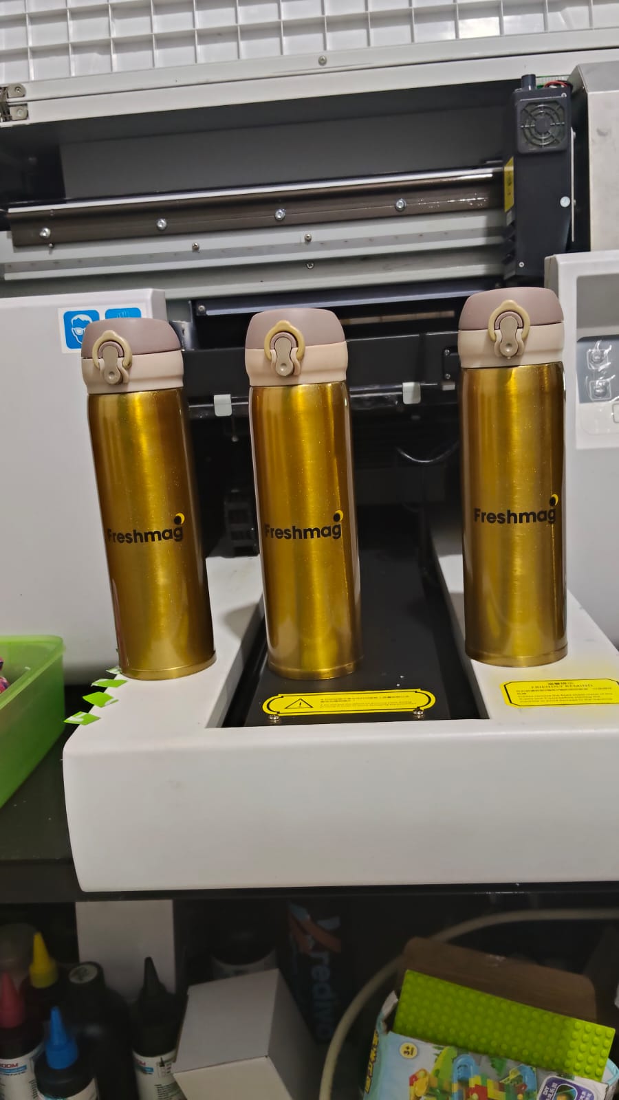 Proses UV print tumbler warna gold — Sekar Printing