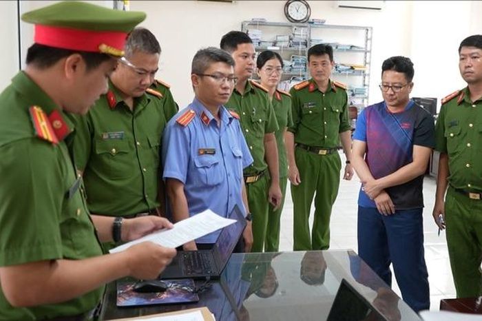 Khởi tố, bắt tạm giam cán bộ thuế nhận tiền của doanh nghiệp - Đài Phát thanh và truyền hình Hà Nội