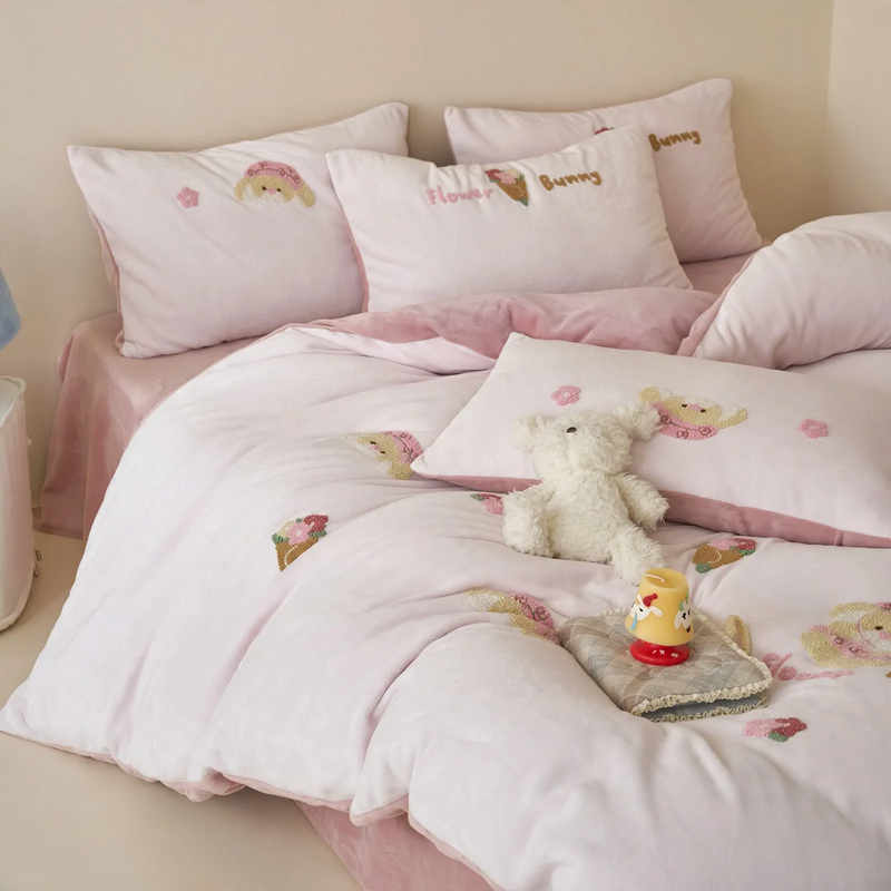 Fluffy bedding set made of milk fiber fleece for children