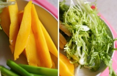 Xoài gọt vỏ rồi thái miếng dạng que dài. Rau diếp rửa sạch, vẩy ráo. Nếu lá rau diếp quá to bạn có thể xé nhỏ theo dọc tàu lá cho dễ cuốn và vừa miệng hơn.