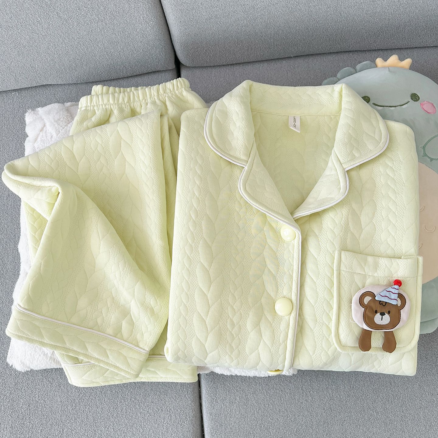 Women's pajama set with air-layer insulation and cartoon print