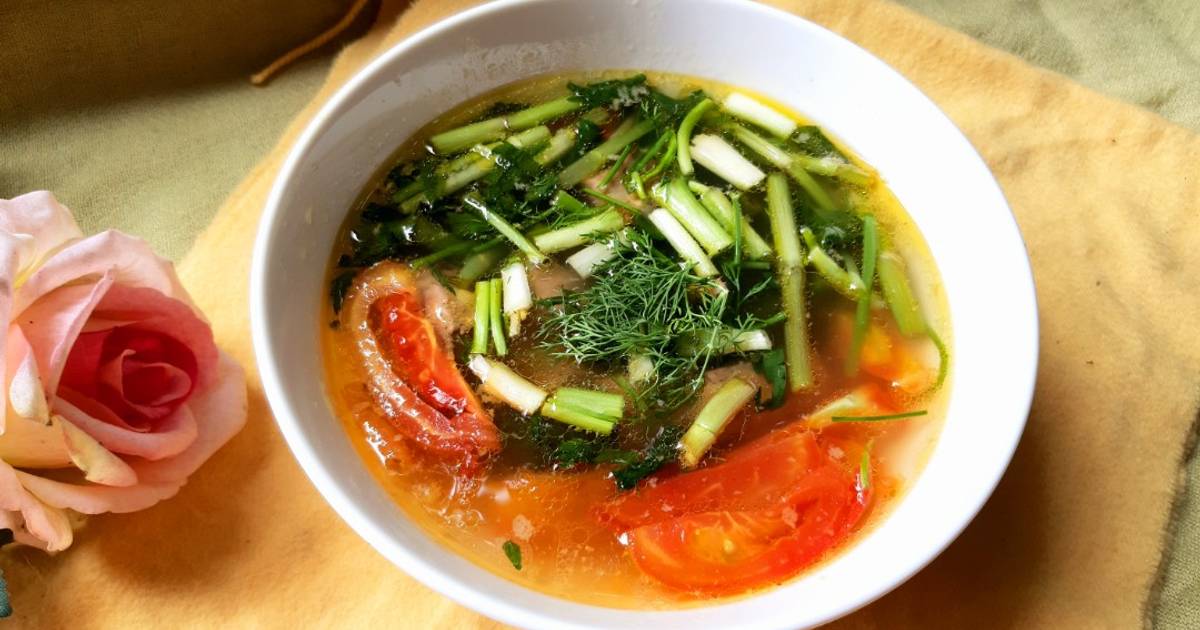 Canh cá nấu rau cần nước