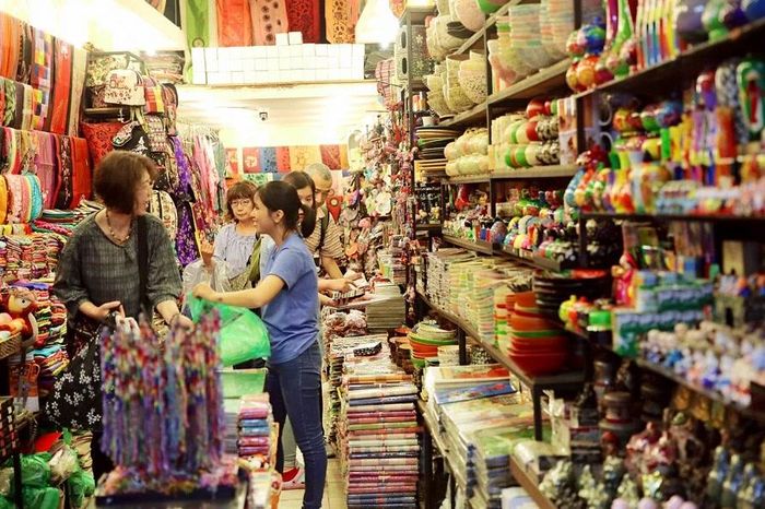 Hộ kinh doanh TP HCM rối bời vì 'nhảy nhóm' thuế năm 2026 - Báo Tri thức &amp; Cuộc sống