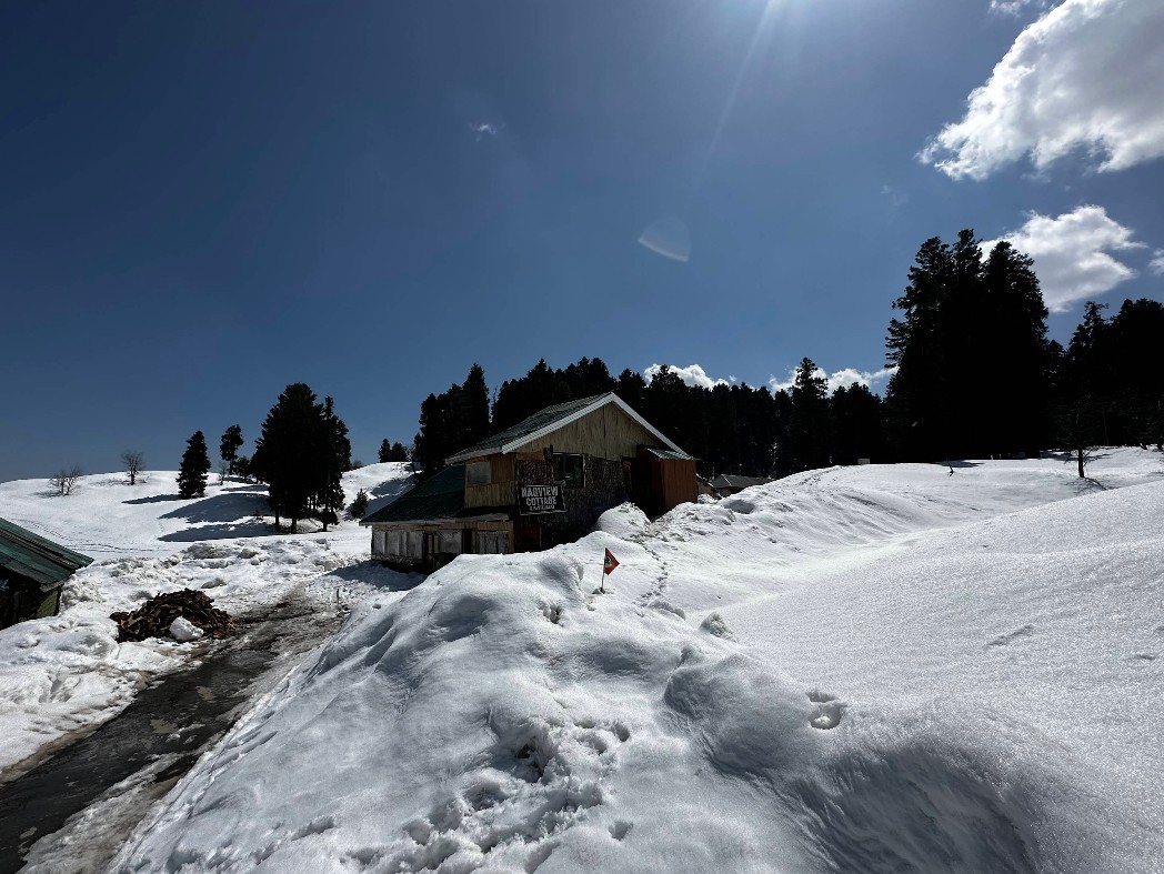 AURA Gulmarg Cottage