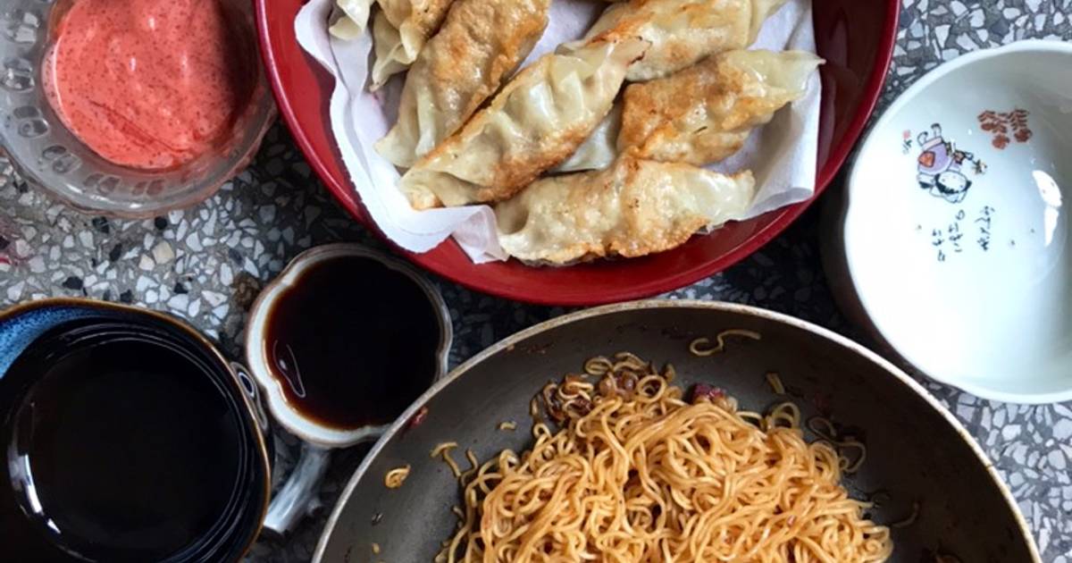 Mì xào và mandu