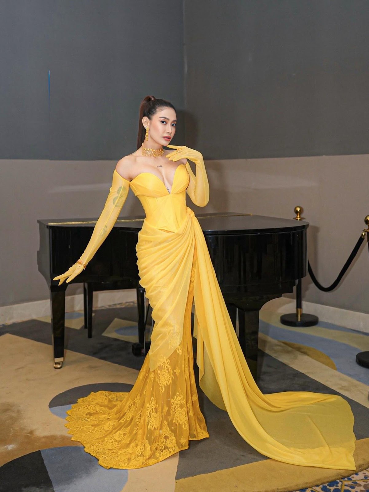 သင်ဇာဝင့်ကျော် - Thinzar Wint Kyaw - Sexy Model and Actress