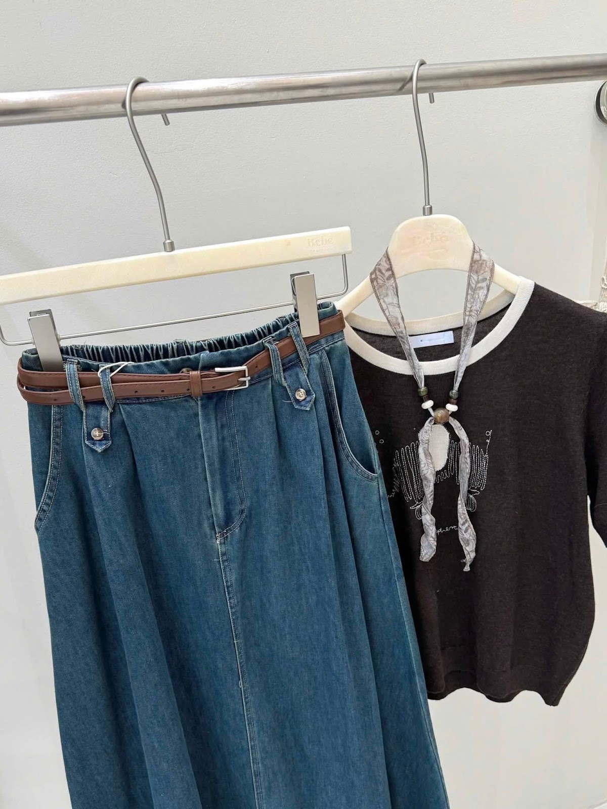 Chân váy dài jean xòe đính đai đinh lưng chun XONXEN SHOP 88820 – Image 7