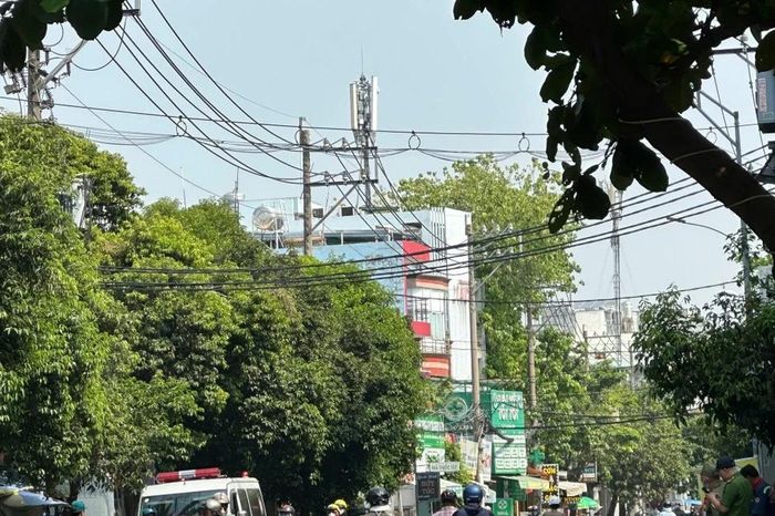 Điều tra nguyên nhân người đàn ông gục chết trên vỉa hè ở TP HCM - Báo Tri thức &amp; Cuộc sống