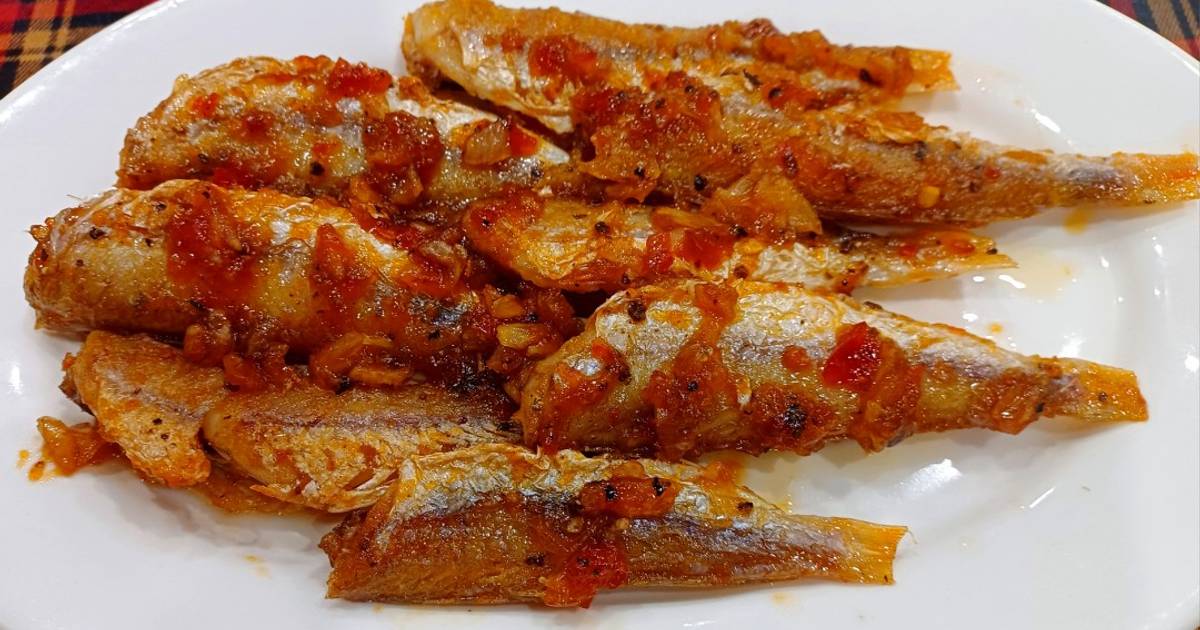 Cá phèn hồng 1 nắng chiên sốt mắm tỏi ớt