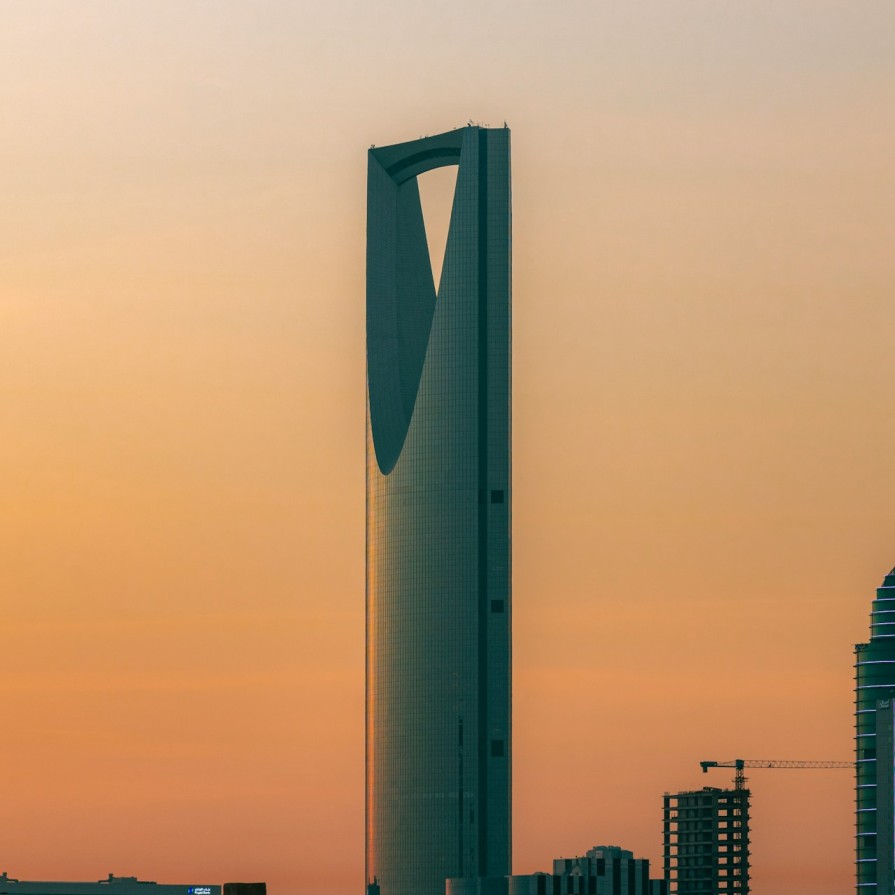 Ả Rập Xê Út dự kiến giảm mạnh giá dầu khi Eo biển Hormuz mở trở lại