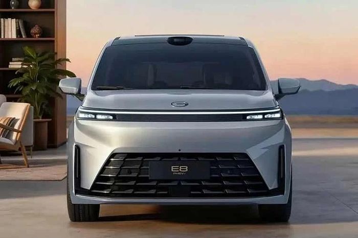 GAC E8 từ 700 triệu đồng - MPV cỡ lớn chạy hơn 200km không 'uống' xăng - Báo Tri thức &amp; Cuộc sống