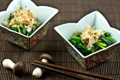 Món salad cải bó xôi rượu mirin này có thể dùng được khoảng 2 - 3 ngày khi được bảo quản trong tủ lạnh đấy. Bạn hãy thử ngay công thức salad mới này ngay nha, đảm bảo hương vị rất ngon đấy. Khi ăn bạn gắp ra, cho thêm chút khô mực của Nhật để tăng hương vị nha.