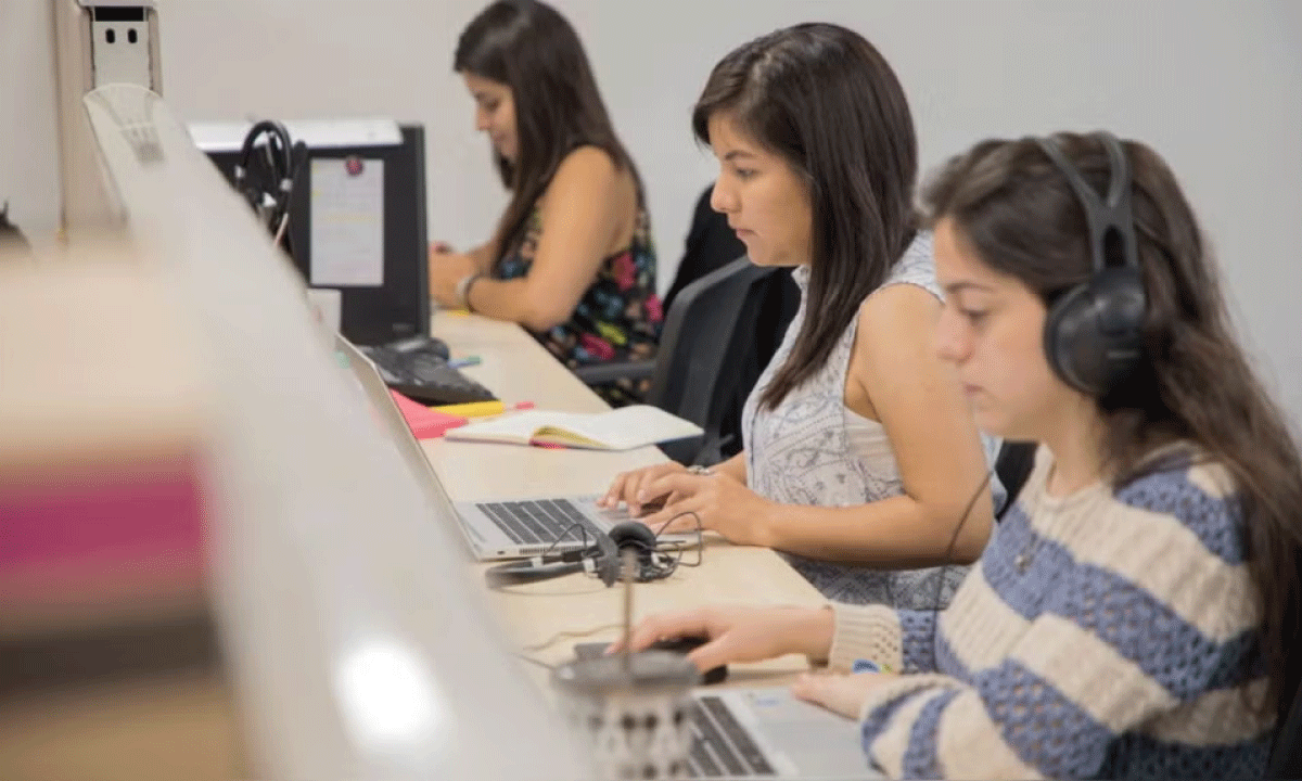 Empleo juvenil y competitividad: cómo la educación especializada redefine el acceso al trabajo en economías emergentes