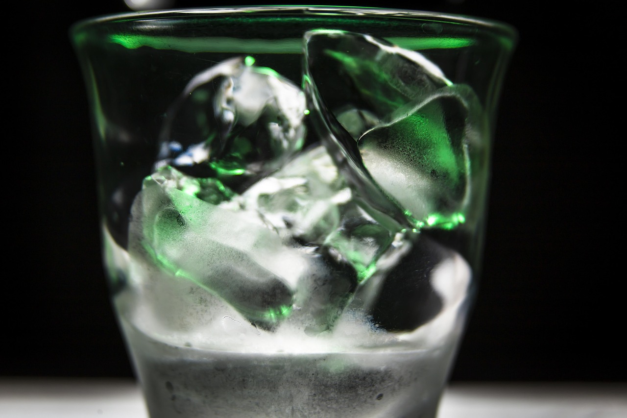 Korean receiving drink etiquette, turning head drinking, two hands glass