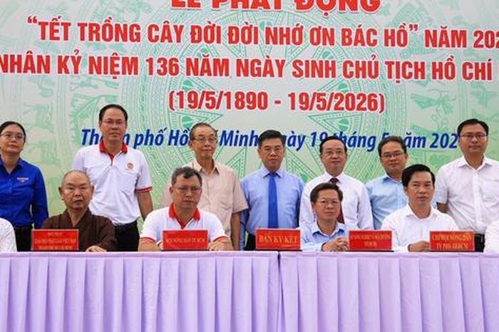 TPHCM phát động Tết trồng cây 'Đời đời nhớ ơn Bác Hồ' - Báo Người Lao Động