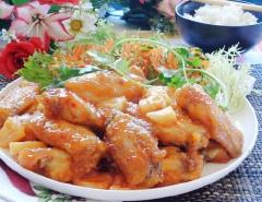 Cho món ăn ra đĩa, trang trí thêm ngò rí nếu thích nhé! Món này ăn cùng với cơm thì ngon tuyệt cú mèo.