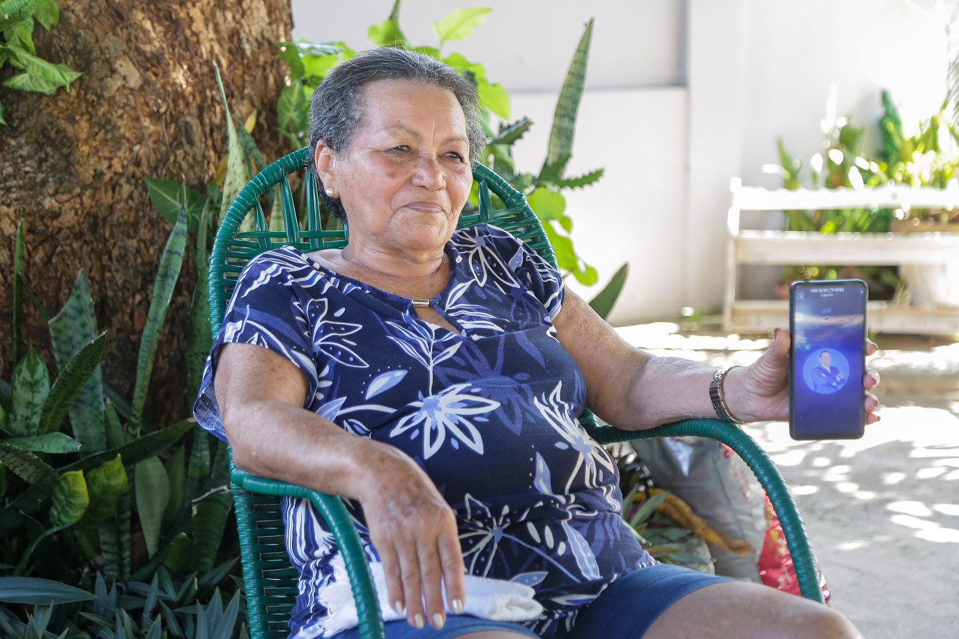 Aposentada Maria Tereza Costa alerta sobre riscos de atender chamadas desconhecidas e evitar golpes financeiros em Roraima