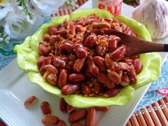 Trong những ngày chán cơm, chỉ cần 1 ít đậu phộng xóc tỏi ớt, đĩa rau muống luộc cùng canh chua là đủ để bạn hứng thú hơn rồi!
