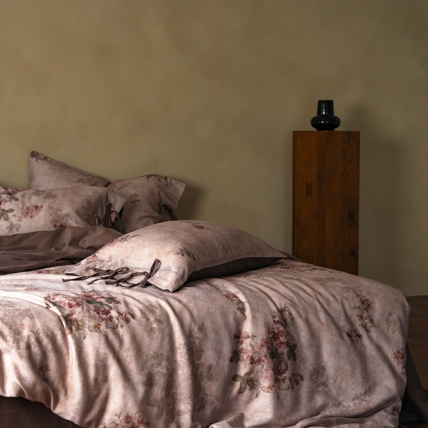 Cotton bedding set in vintage style