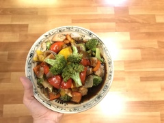 Cho gà xào rau củ sốt Coca ra đĩa và thưởng thức cùng cơm trắng sẽ rất tuyệt nha. Ai chưa thử thì thử đi nè!!!