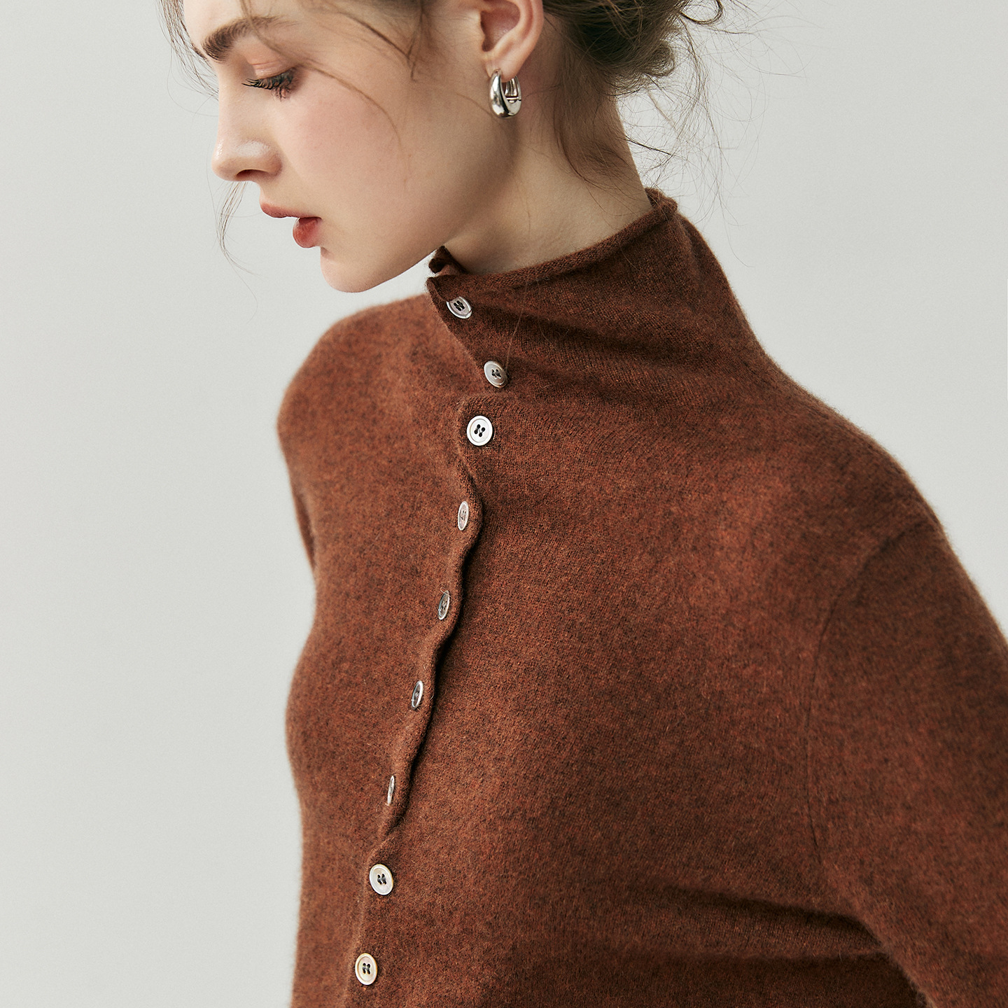 Women's cardigan with turtleneck and button closure