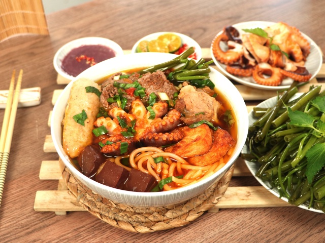 Canh BúN BạCh TuộC
