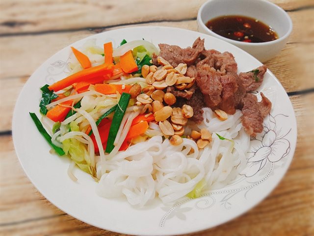 Phở Trộn Chua Ngọt