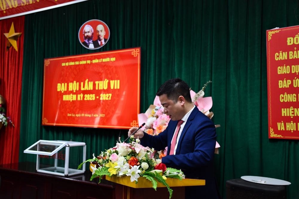 Đại hội Chi bộ Công tác chính trị - Quản lý người học, Trường Đại học Tây Bắc