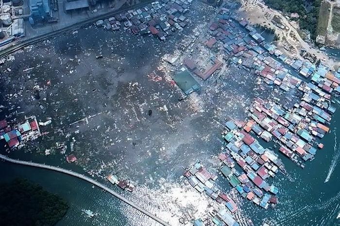 Biển lửa thiêu rụi khoảng 1.000 căn nhà tại một 'làng nổi' ở Malaysia - Báo Pháp Luật TP.HCM