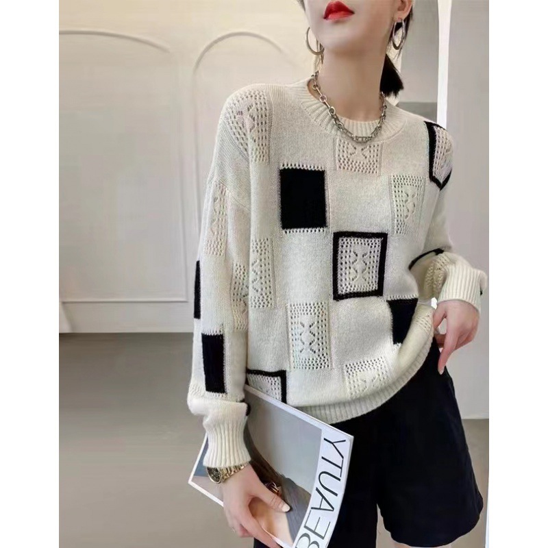 Women's knitted sweater, checked, round neck