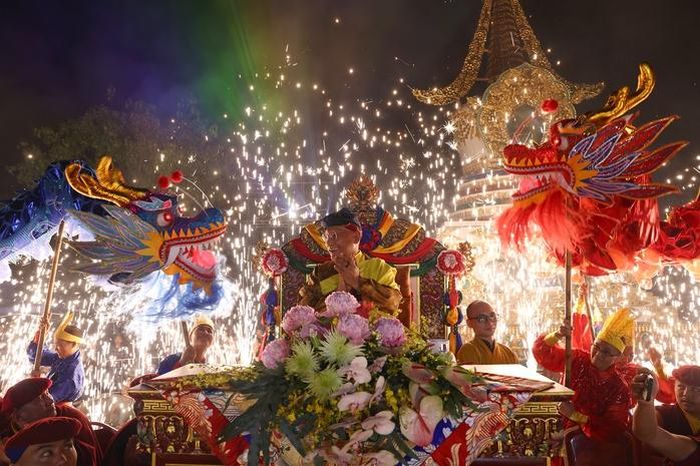 Lễ hội ánh sáng 3D mapping cầu nguyện hòa bình tại Bảo tháp Mandala Tây Thiên - Báo Người Lao Động