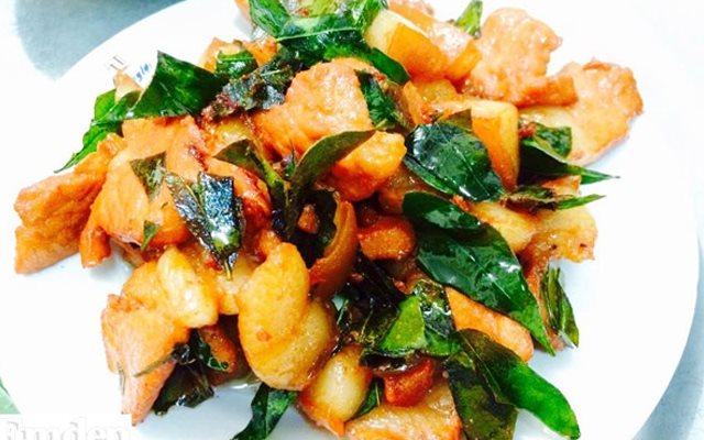 Thịt Heo Xào Lá Mắc Mật