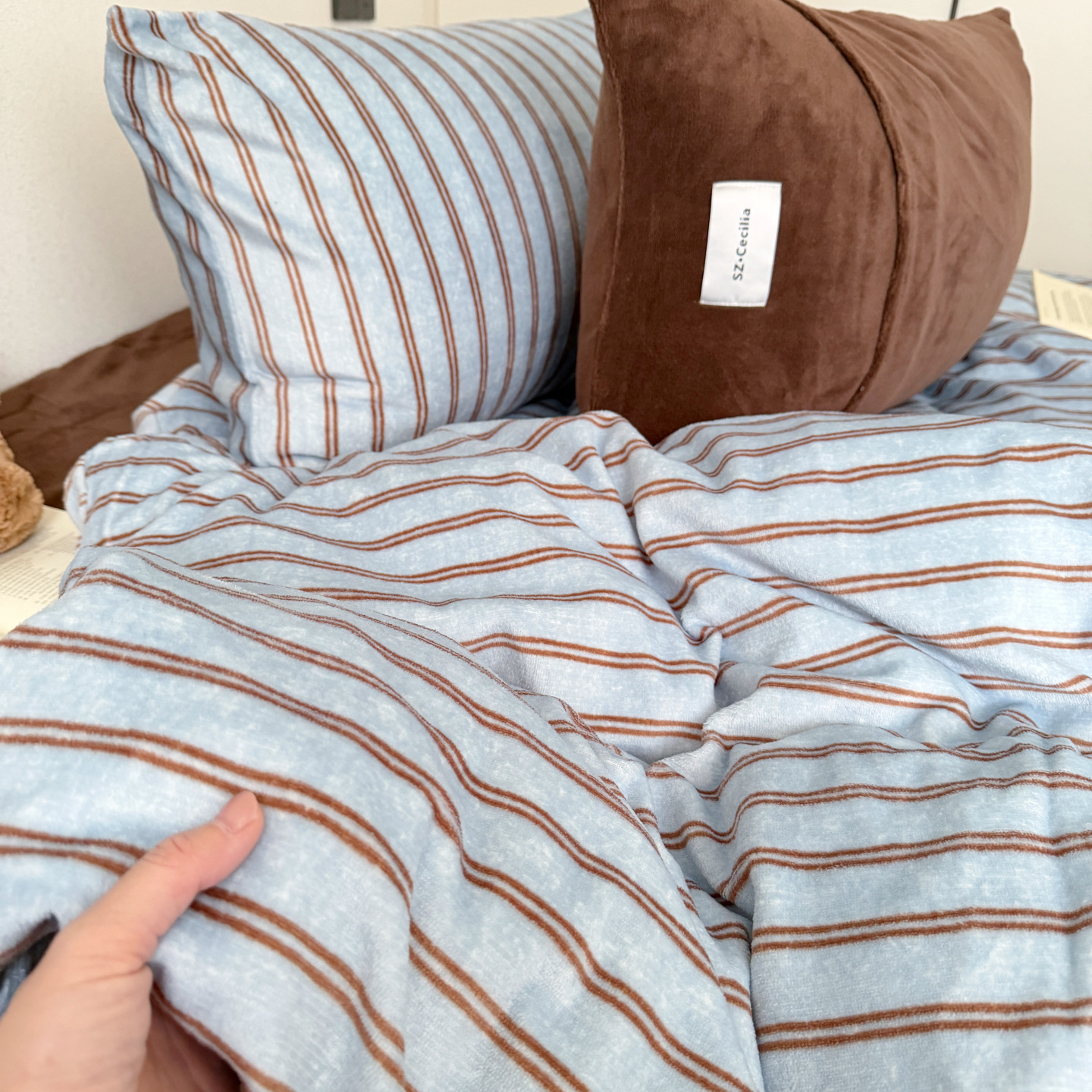 Striped microfiber fleece bedding set, warming