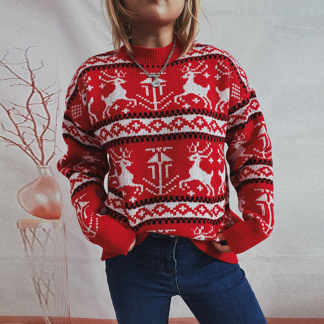 Women's Christmas sweater with reindeer motif, round neck