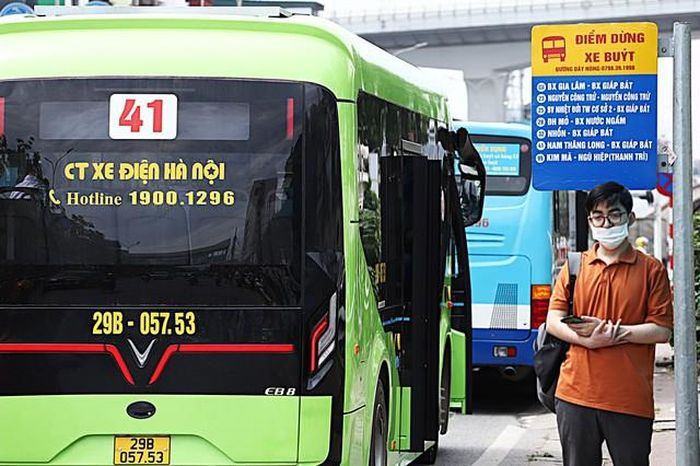 Hà Nội đề xuất miễn phí vé xe buýt, metro cho nhiều nhóm hành khách - Báo Sức Khỏe &amp; Đời Sống