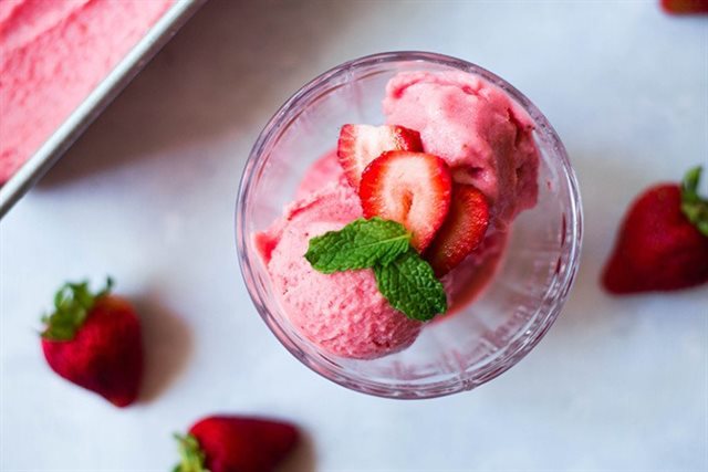 Kem Dâu Tây Yogurt