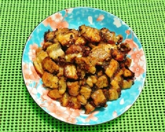 Thịt đã chín thì cho ra đĩa để thưởng thức. Bạn có thể ăn cùng với bún, cơm hoặc làm món nhậu ăn chơi đều rất hợp và ngon miệng. Chỉ cần ngửi thấy mùi thịt sau khi đã nướng xong, đảm bảo cả nhà sẽ "đứng ngồi không yên" vì hương vị thơm ngon và sức hấp dẫn của món ăn này. Bạn hãy thử áp dụng công thức này vào bữa cơm hôm nay xem sao nhé!