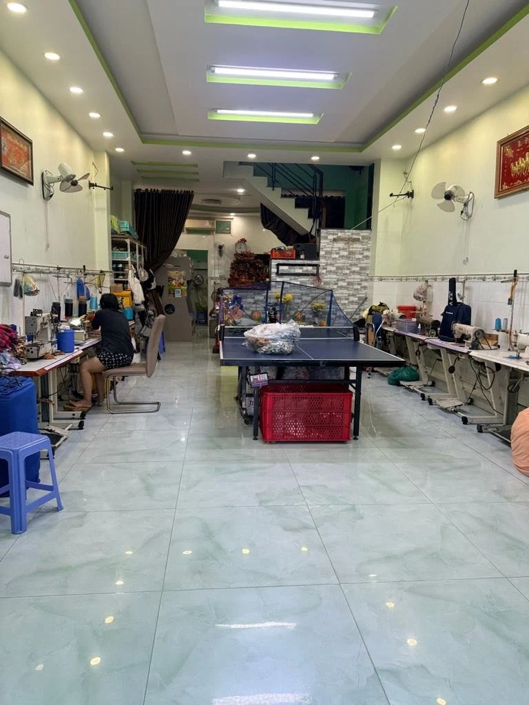 Bán Nhà Hẻm Xe Tải 8m Sát Mặt Tiền Đường Lê Trọng Tấn, Bình Tân – 5.5x20m, 4 Tầng – ảnh phòng khách