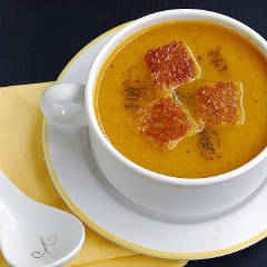 Cho soup cà rốt ra tô, rắc ít tiêu và muối cho vừa miệng là có thể dùng. Nếu để bé dùng thì bạn cho ít tiêu hoặc loại bỏ tiêu ra nhé! Món soup cà rốt rất bổ dưỡng, dễ tiêu hóa, thích hợp cho trẻ ăn dặm.