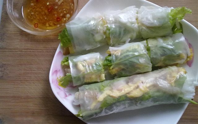Tép Sống Cuốn Bánh Tráng