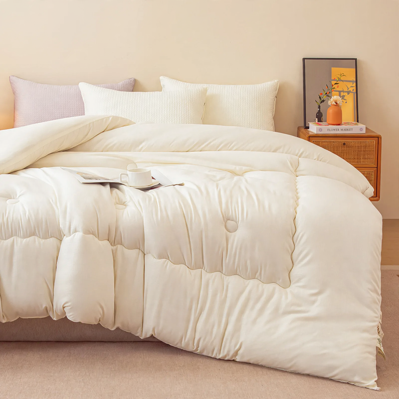 All-season duvet with temperature control