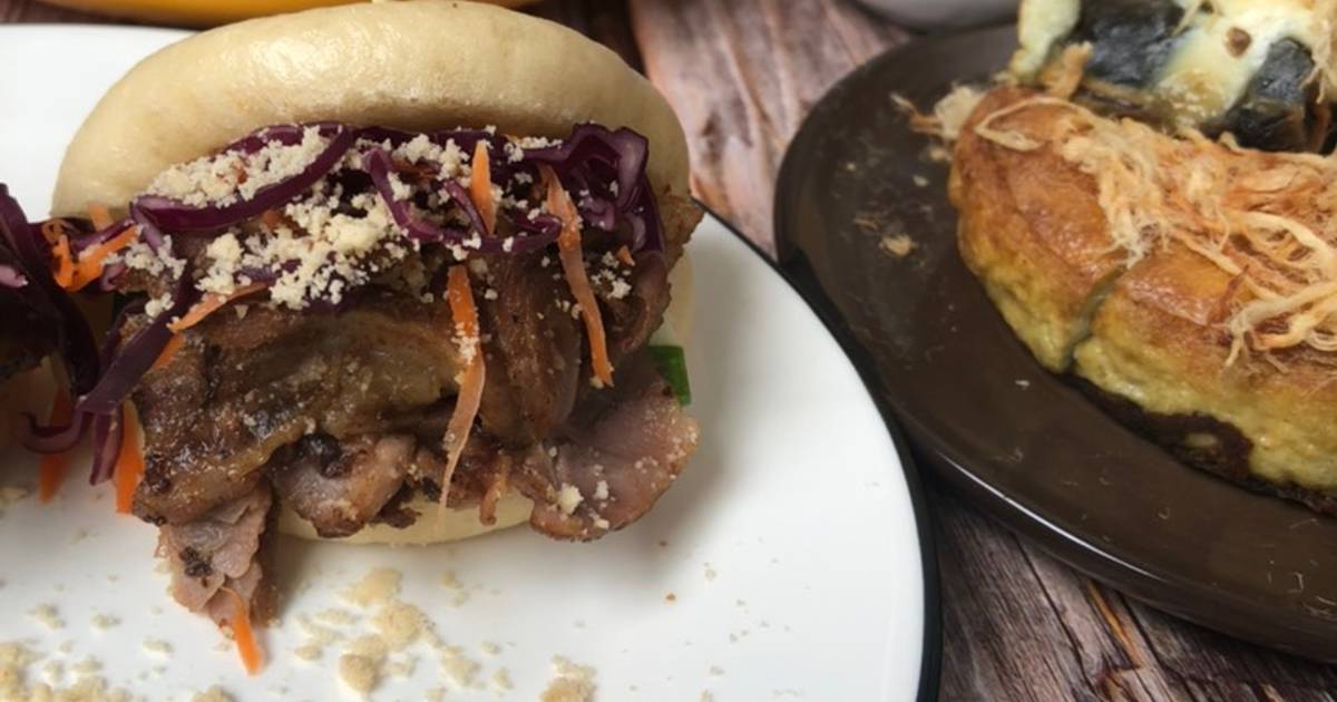 Grilled pork bao